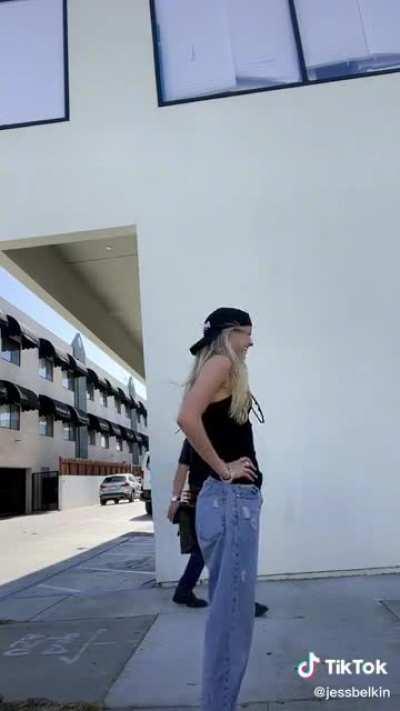 this little man tells her to “dance because life” every week 🕺🏼🤘🏻