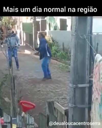 Nada como uma briga de foice