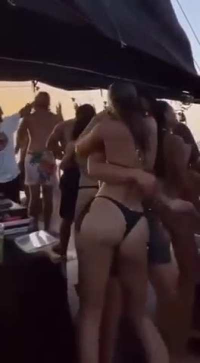 Olivia Ponton | Jiggle 