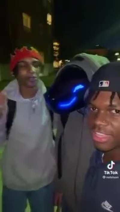 The guy From Fortnite 😍desde este dia me gusta el folnite