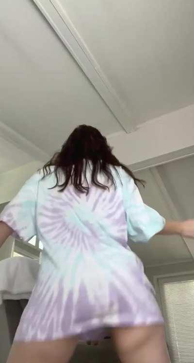 Tell me ur age & I’ll drop a nudie in ur inbox ;)