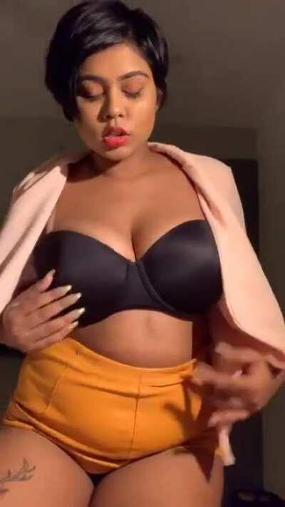 who wants to be partner for this sex bomb ?????