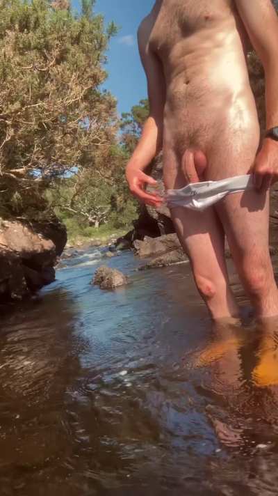 Too hot on the walk! ☀️