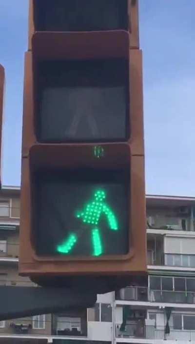 This faulty light has got to be embarrassing for the city...