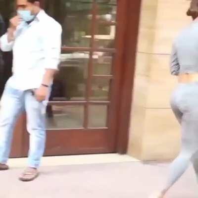 Malaika’s juicy 🍑is where I wanna put my face 💋and taste 👅 her 💩💨💦