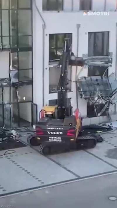 Workers destroy 30 new apartments in Blumberg, Germany after businessman refuses to pay their wages. This is what we in the direct action movement call *aggressive negotiations*.