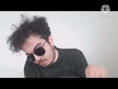 Küfür etmenin havalı olduğunu sananlar olur gibi: