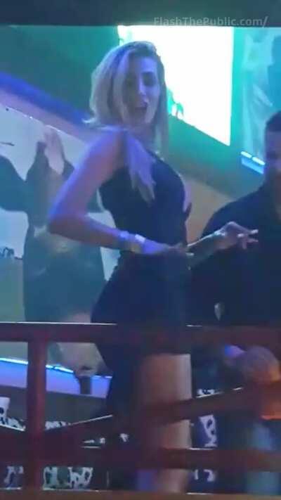 Club teaser pantyless girlfriend! [01:00]