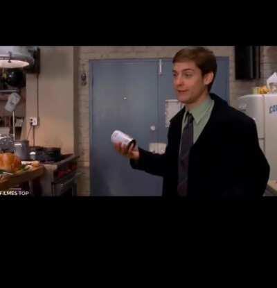 Vamos entrar em guerra com homen aranha agora?