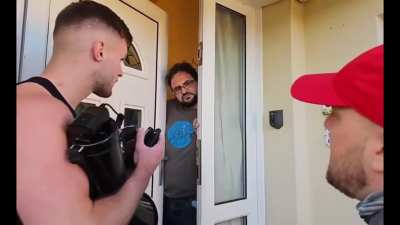 Main characters attempt to conduct a sting operation. 