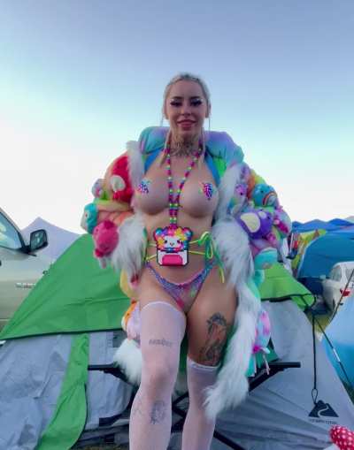 I love wearing just pasties and surprising people hehe