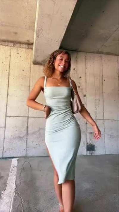 Lexie thick af in this dress