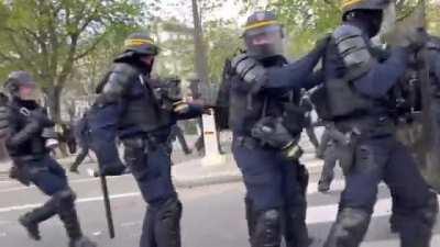 Paris, manifestation du 28 mars 2023. Sources : Twitter : Anonyme Citoyen