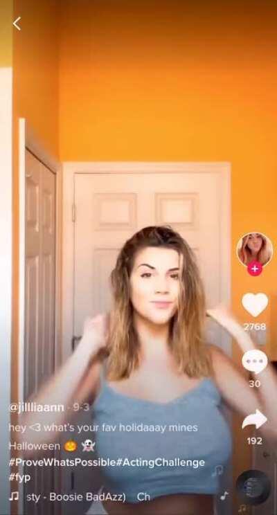 EVERYTHING about her is perfect except for how she frames a video 😣 @jilliaann