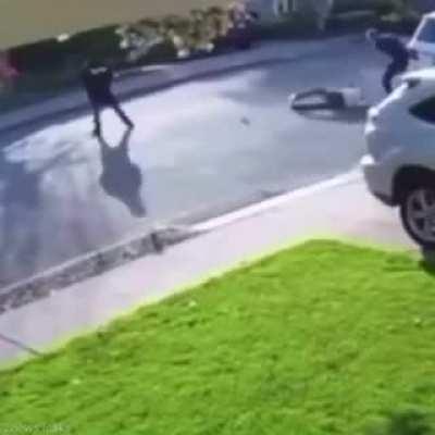 Mugging goes wrong, sound on lol