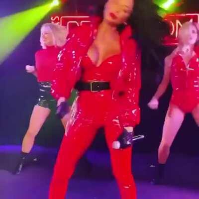 Nicole Scherzinger Red Room 5 GIF by cu3121