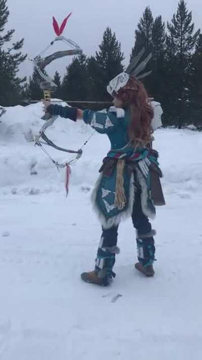[VIDEO] I got photos of my Aloy cosplay in Yellowstone! Everything was made by me! (IG @pigtailspower)