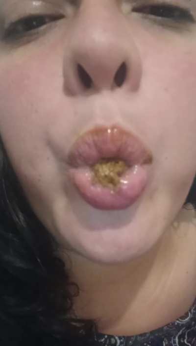 (F) Your favorite scat eater 🥵💩