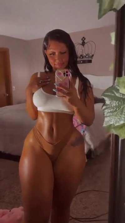 🤍👙🌮🤳🏽🤎