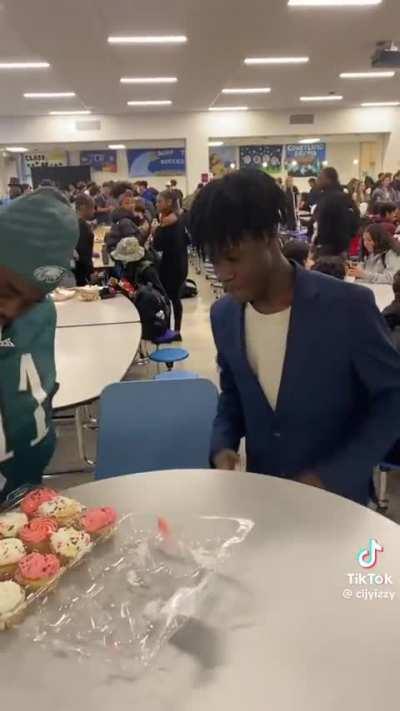 How them Seniors were taking girls in Max’s year😭