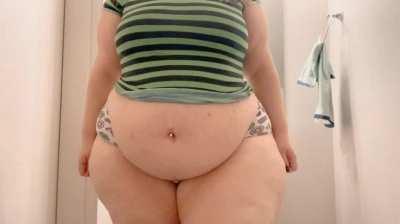 Shirts becoming a crop top 🥵