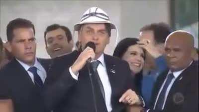 Se você ainda apoia ele depois dele dizer isso procure um psicólogo