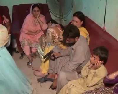 Dude forgot the fundamentals of firearm safety and put a hole in his hand.