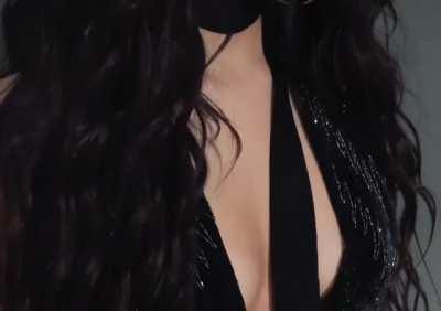 Jenna Ortega - Cleavage