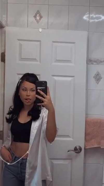 She's a hottie 🤤🤤