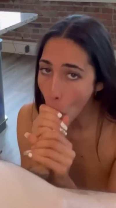 I just want to have the eyes that tell you “I’m going to give you the best head of your life”