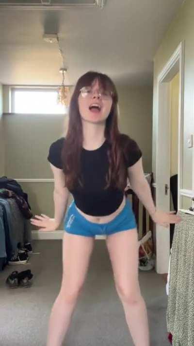 Laura_anne_tiktok - Video #6415