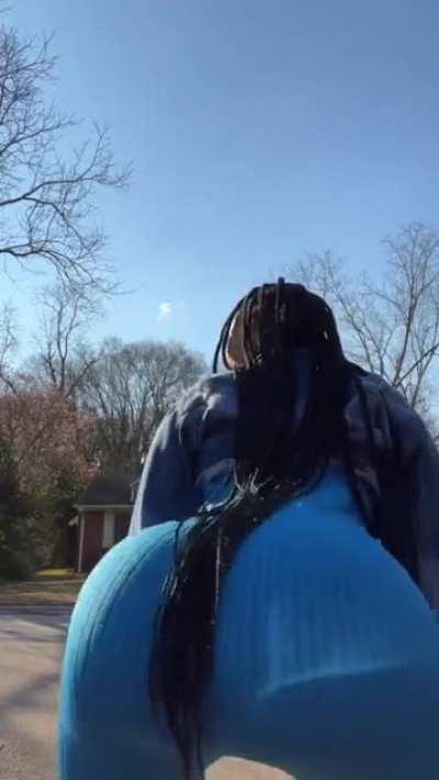 Juicy throwing that mf🥵