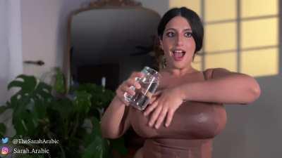 She’s so fucking hot 😩