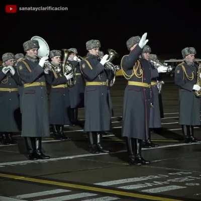 Que bizarra que estuvo la llegada de Alberto a Rusia