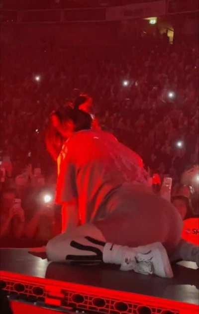 Imagine having Billie sit on your face like this 🍑