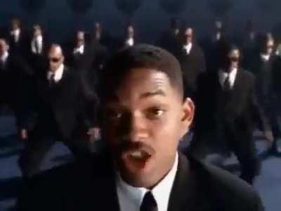 Will Smith depois de ter defendido sua mulher, mas vendo que ela não gostou da atitude