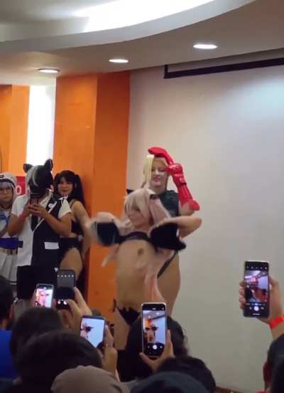 how to win the costume contest