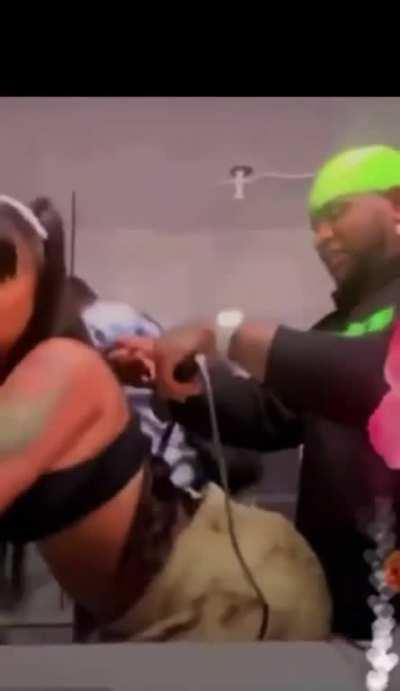 Imagine u was the guy omg he's so lucky