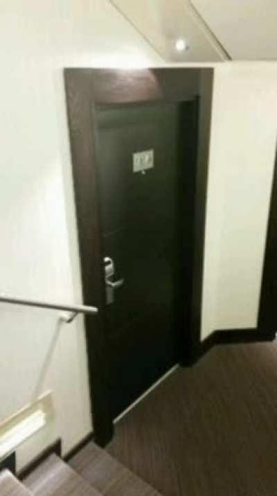 scout gets in a argument online in his apartment