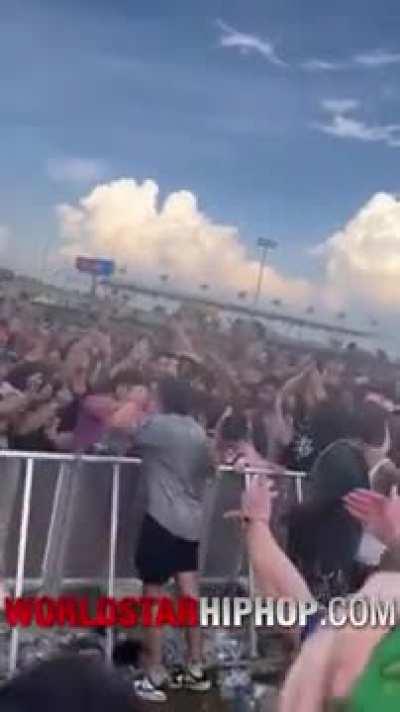 The other angle of that guy acting tough at the festival. The guy in the pink shirt didn't even have enough space to move, yet still knocked him out twice!
