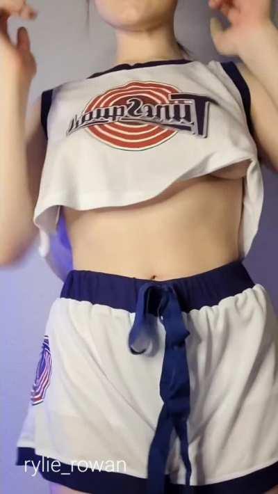 Would you let me hop on that dick? 😋