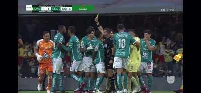 Classic. Liga MX ref knees player in the balls