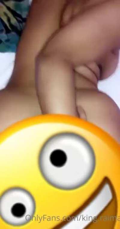 Her sextapes got emojis over them 🤷🏽‍♂️