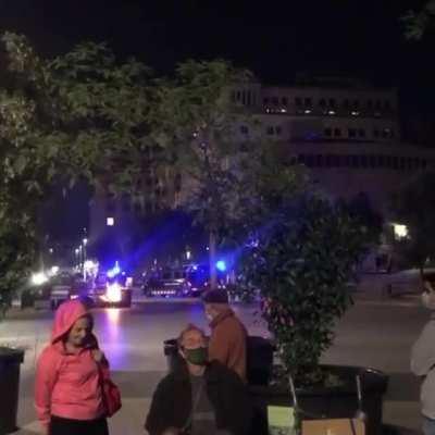 Piano player calmly keeps on playing during a heated protest in Barcelona