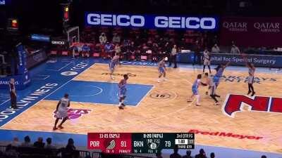 [Highlight] Logo Lillard with a heat check to put the Blazers up 15 in Brooklyn