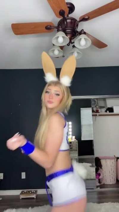 Loren Gray jiggling her 18 year old booty