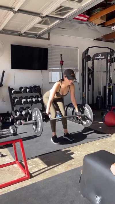 Victoria Justice and that toned body of hers, 🥵