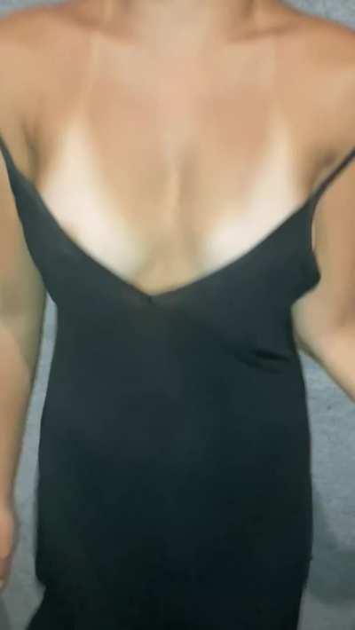 Boobs bounce out🥰😋