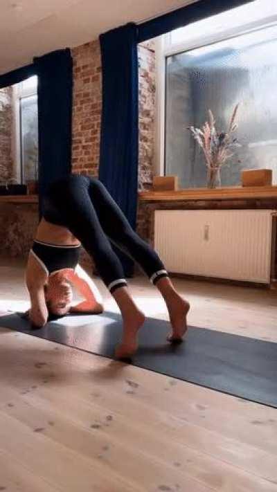 She's getting into position