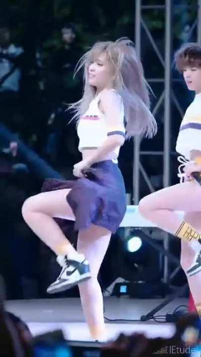 Momo fancam :) - does anyone know where it’s from?